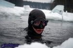 چندین ساعت شنا در آب سرد با لباس تازه غواصی